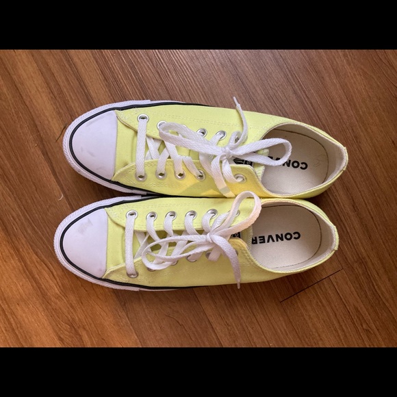 Converse yellow low top shoes mens 6.5/ womens 8.5